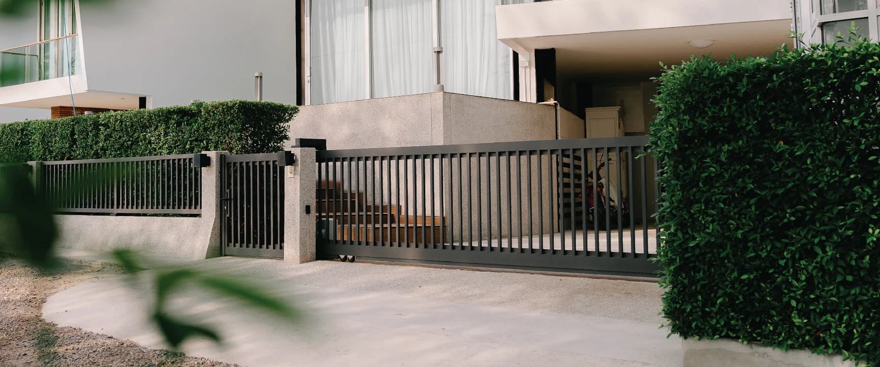 Alufence aluminium driveway gate
