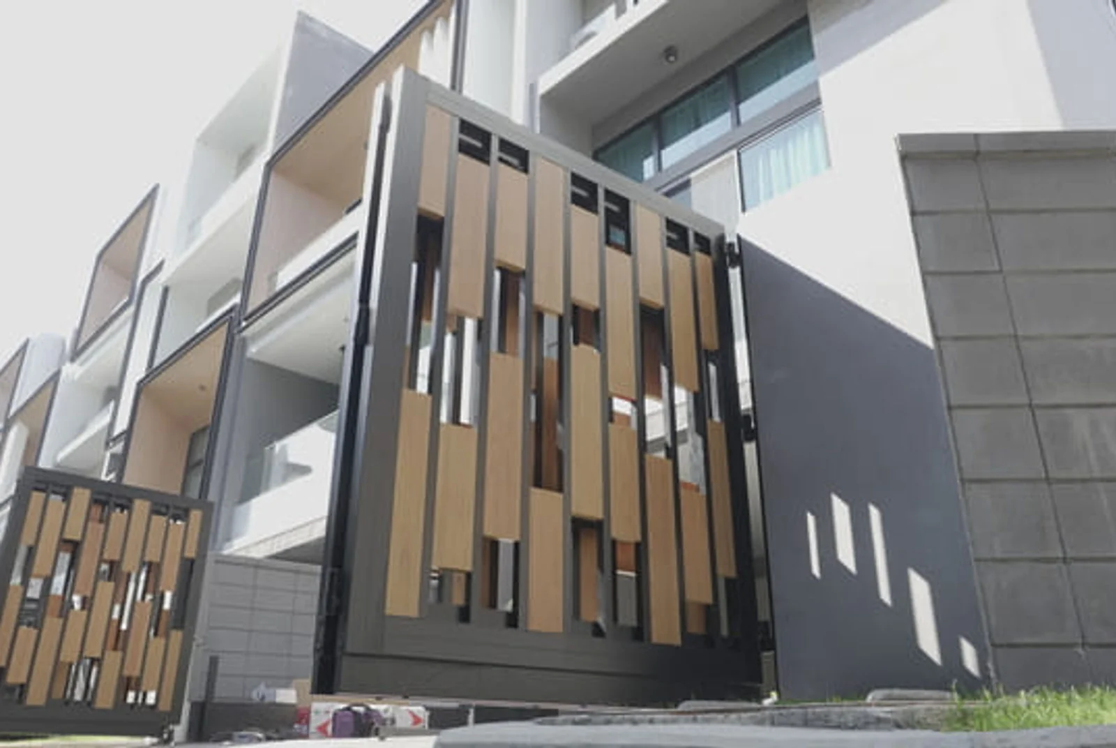Alufence modern aluminium gate