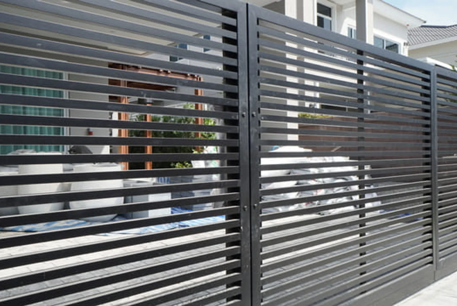 Alufence aluminium driveway gate