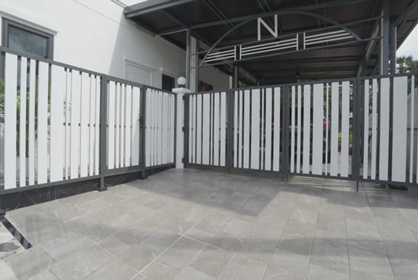 Alufence modern aluminium gate