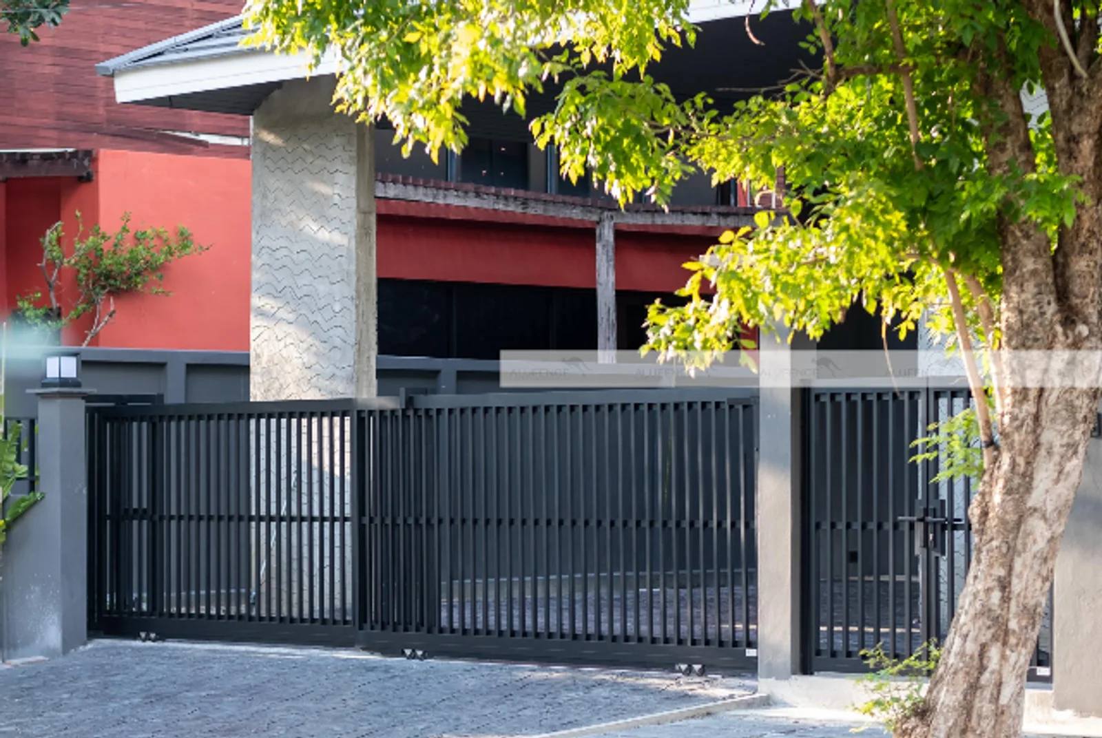 Alufence aluminium front gate vertical slat