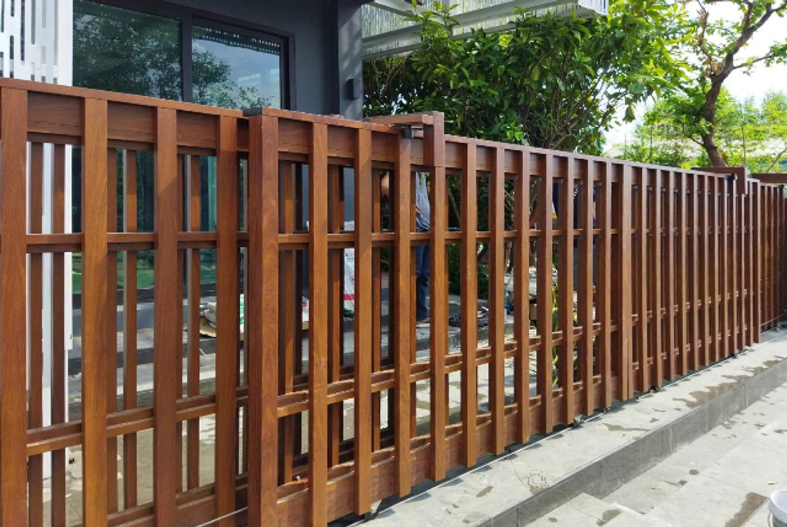 Alufence swing aluminium front gate
