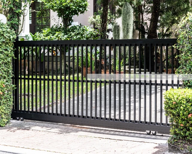 Alufence aluminium driveway gate