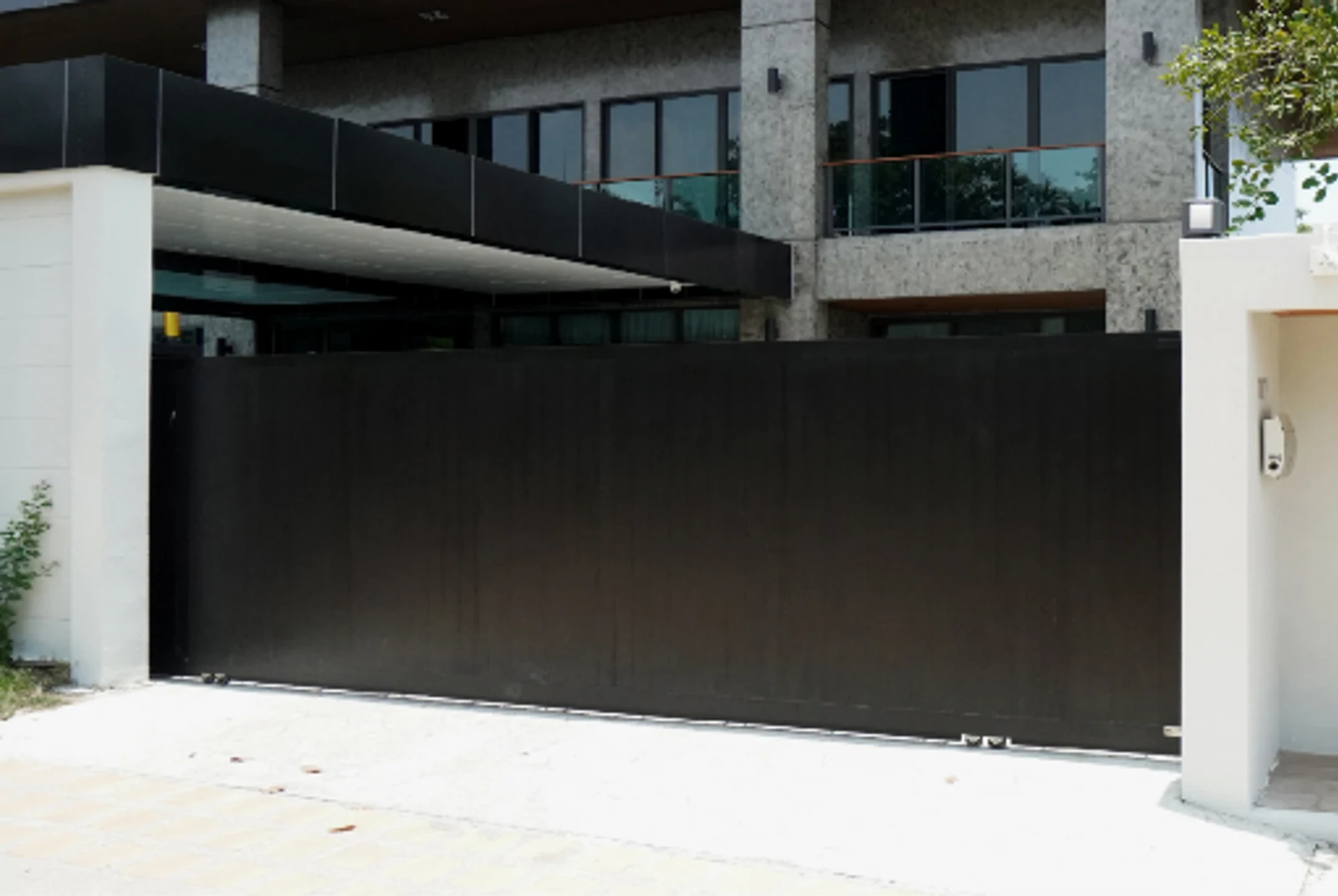 Alufence aluminium front gate