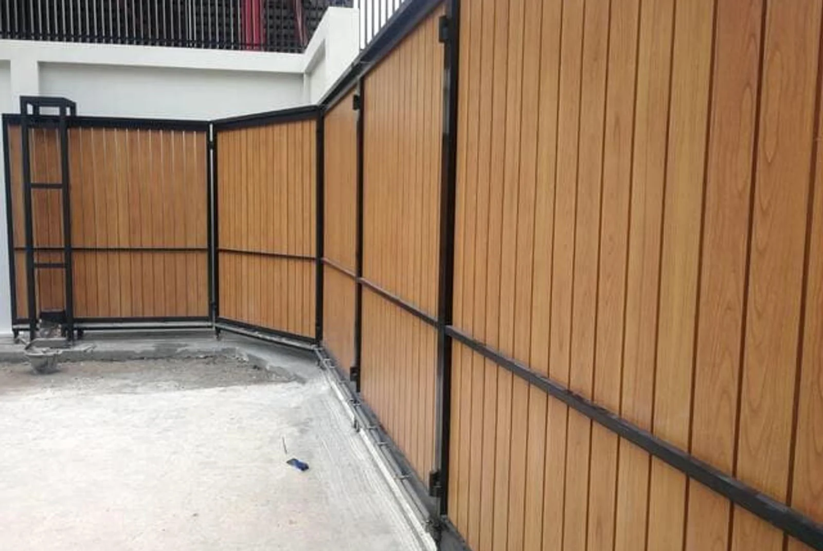 Alufence aluminium front gate