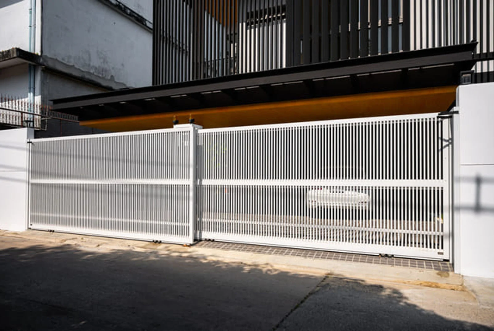 Alufence aluminium driveway gate