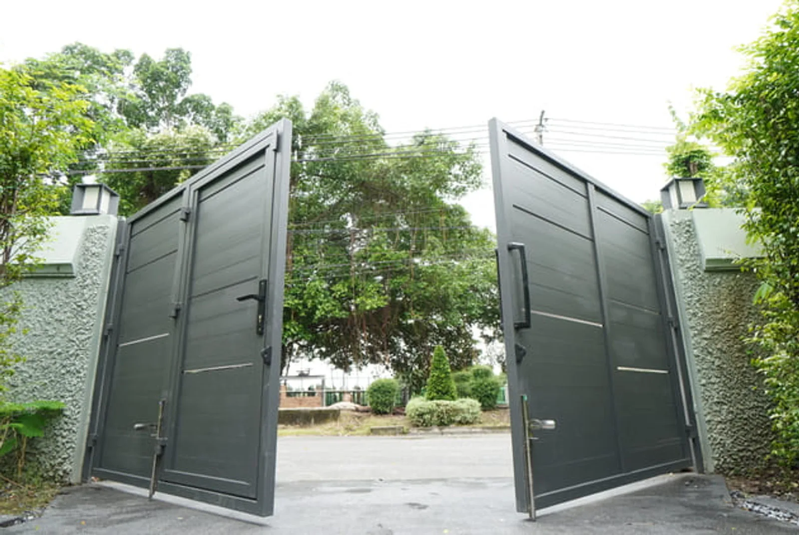 Alufence aluminium front gate