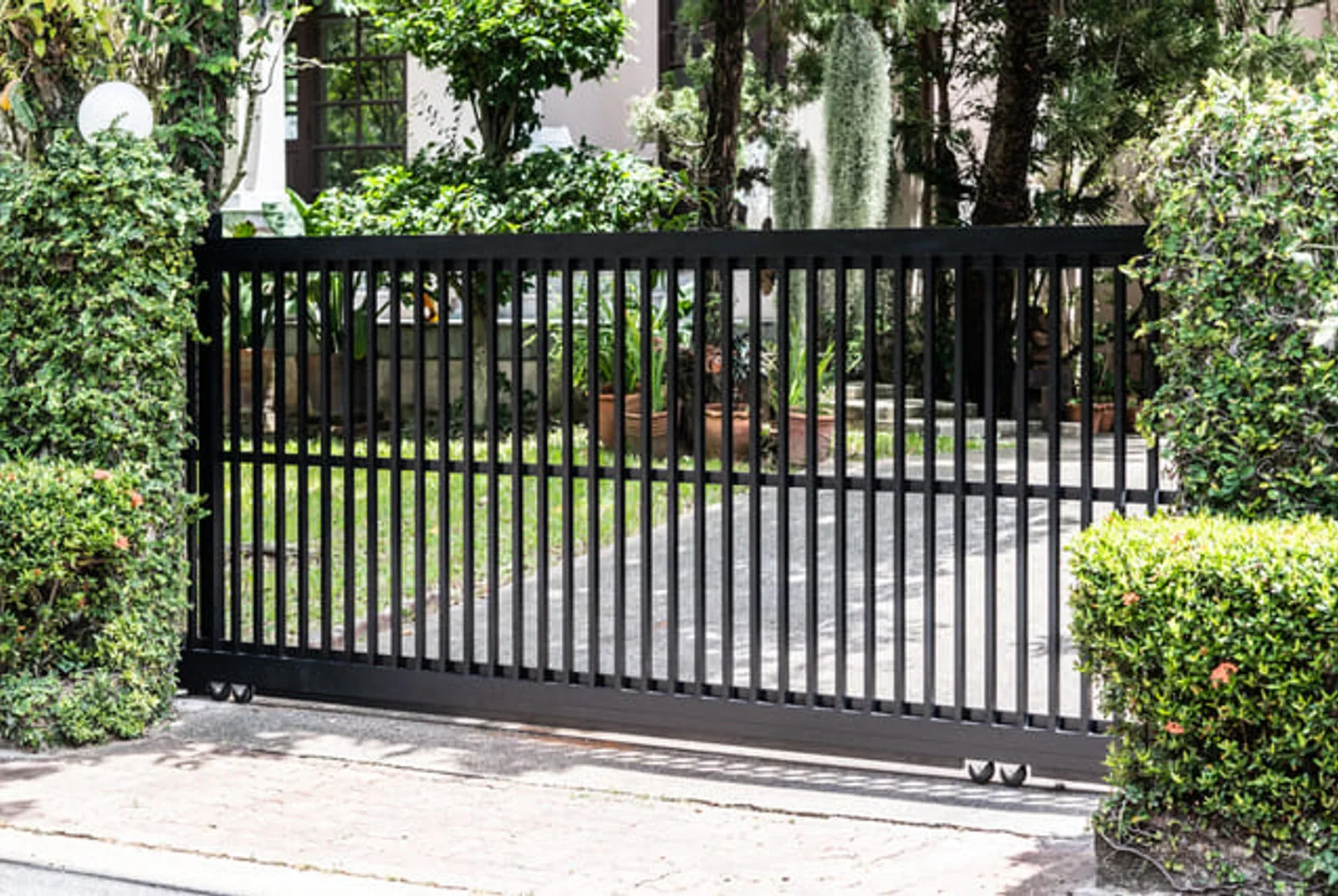 ประตูอลูมิเนียม Alufence ดีไซน์โมเดิร์น