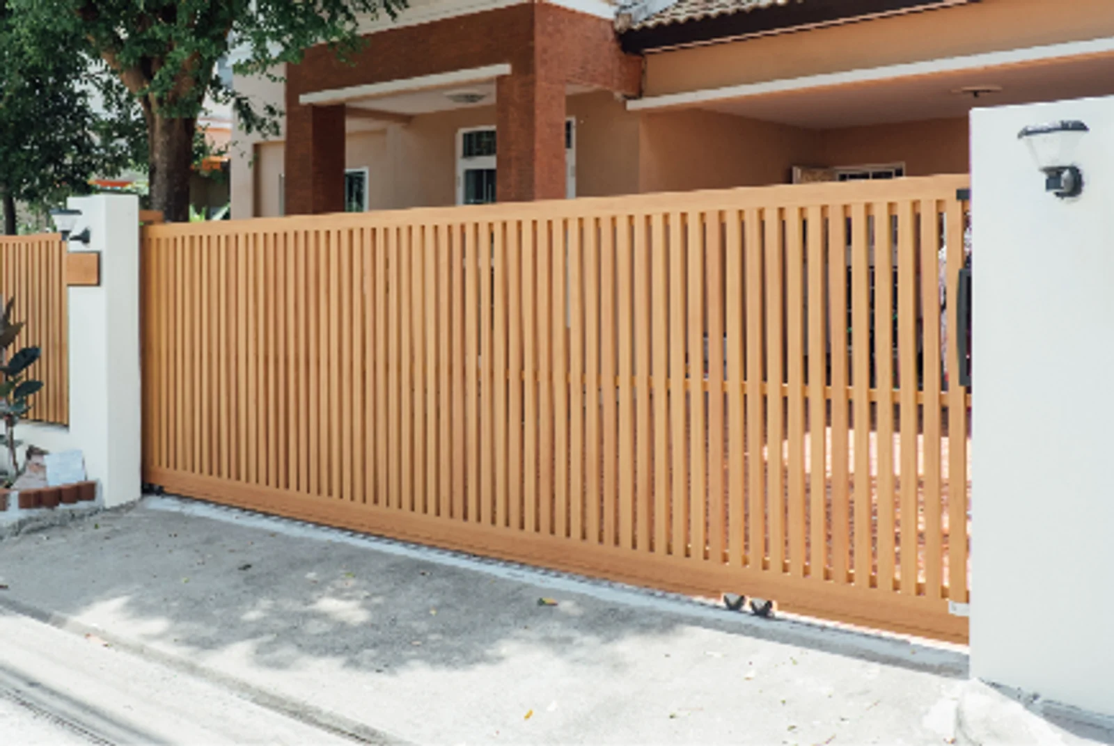 Alufence aluminium driveway gate