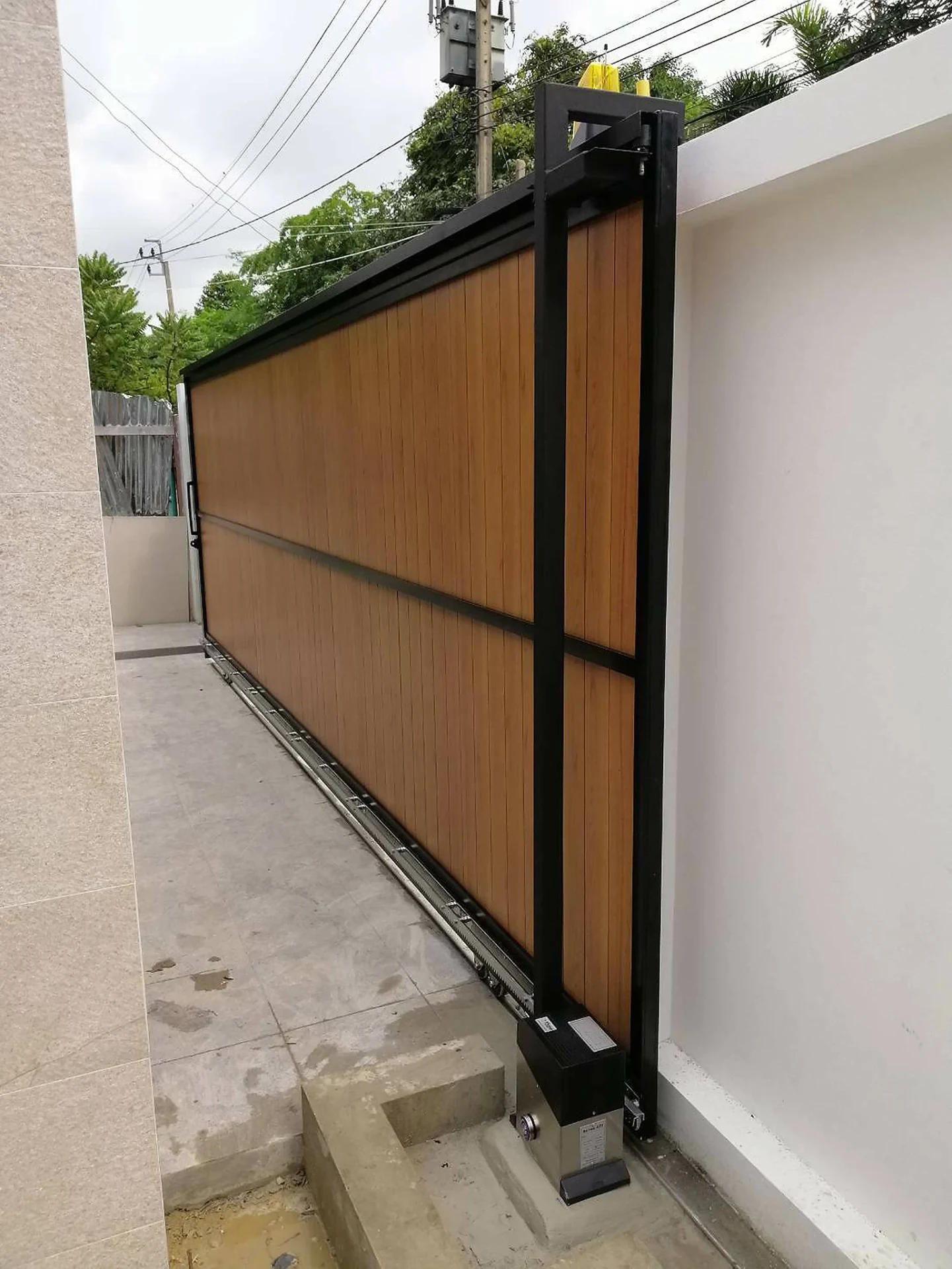 Aluminium gate example Black — 3