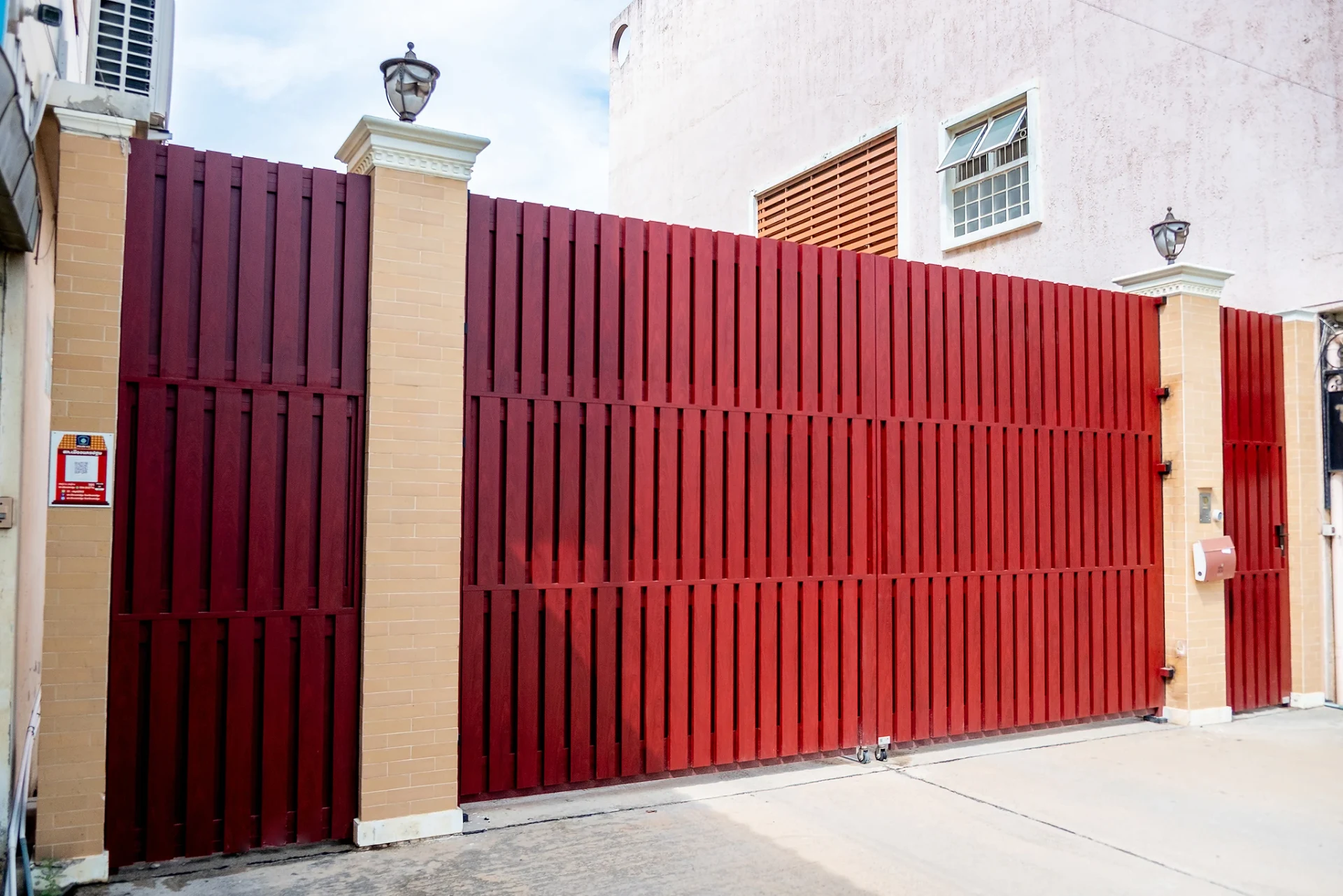 Aluminium gate example Cross Line — 10