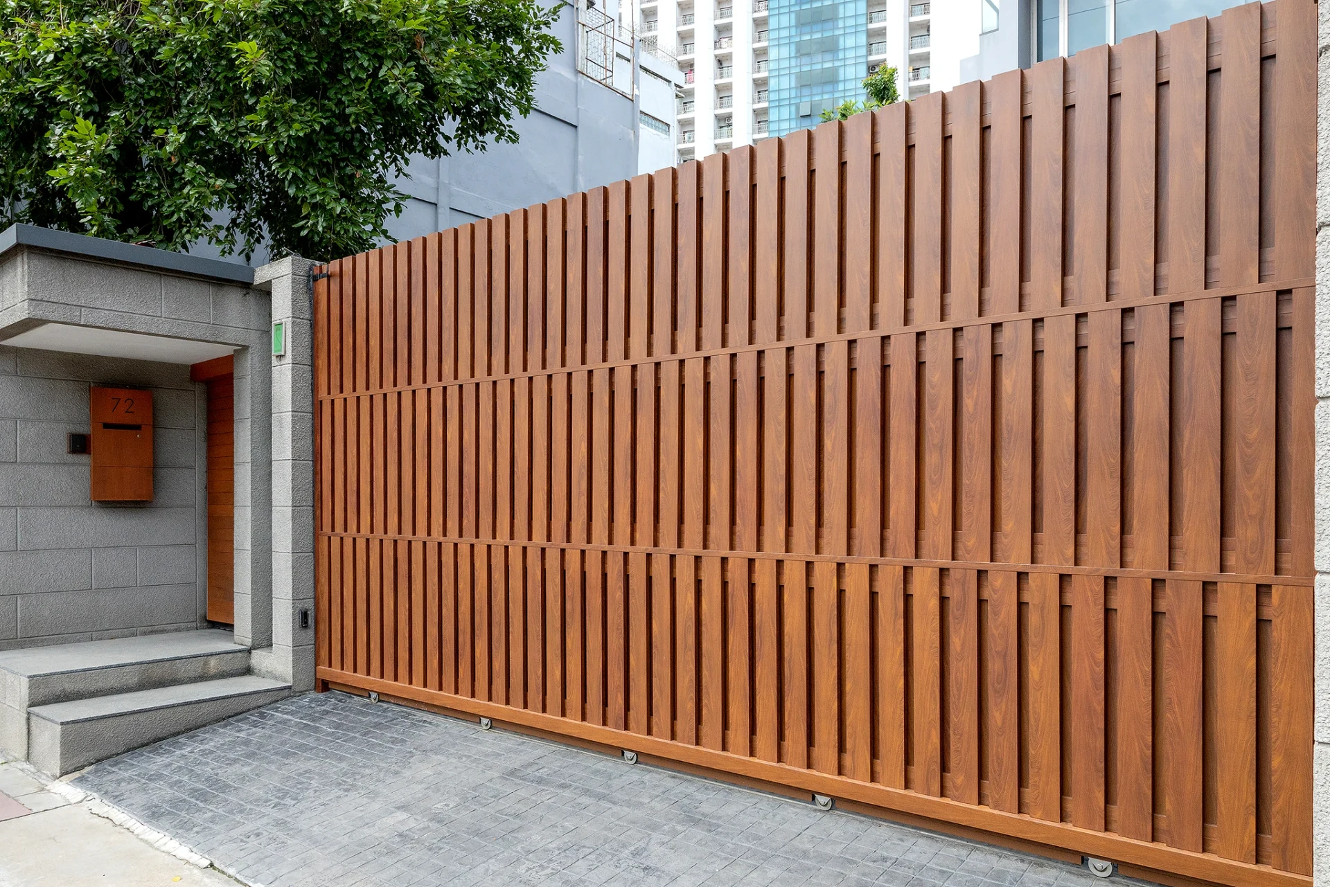 Aluminium gate example Cross Line — 3