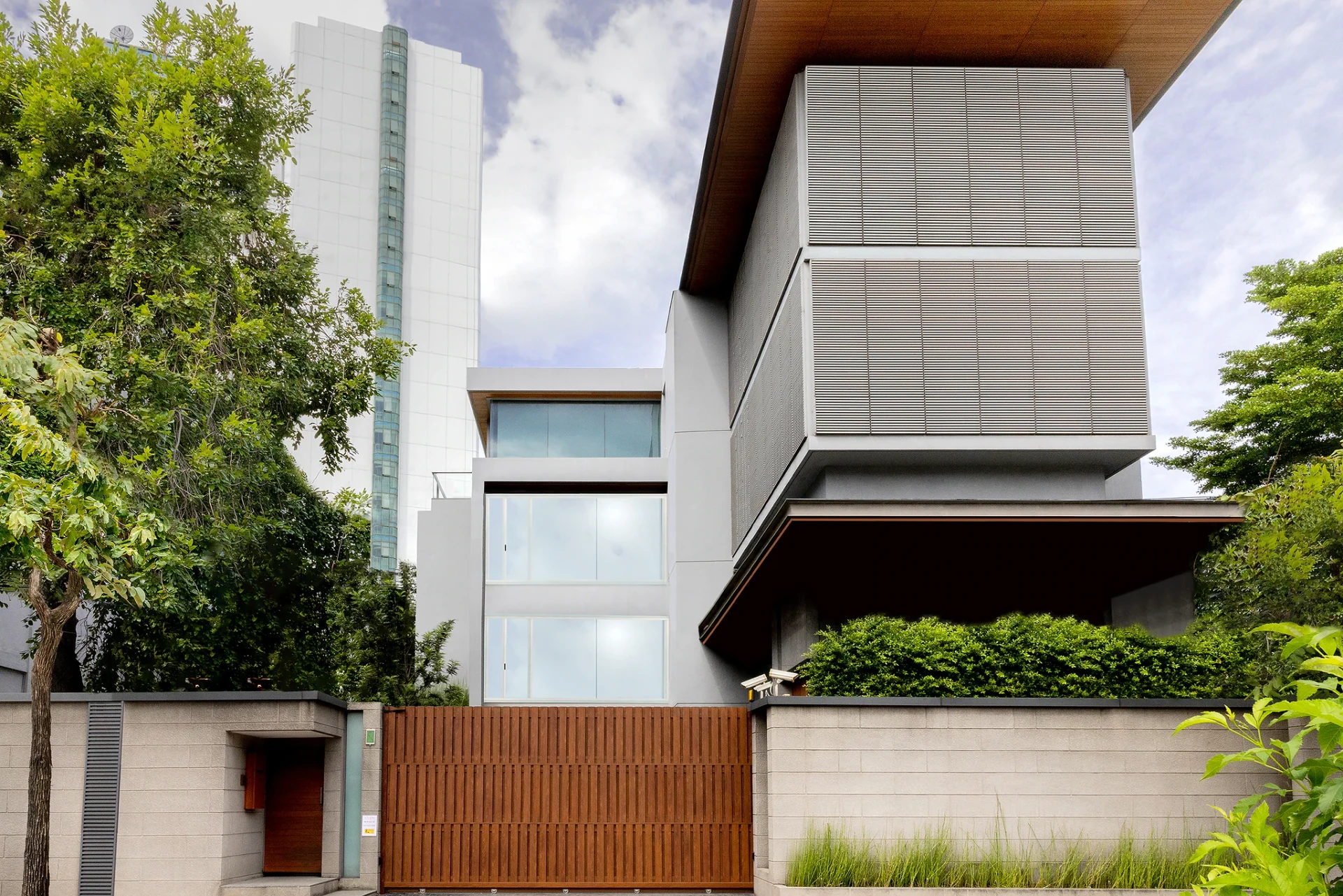 Aluminium gate example Cross Line — 4