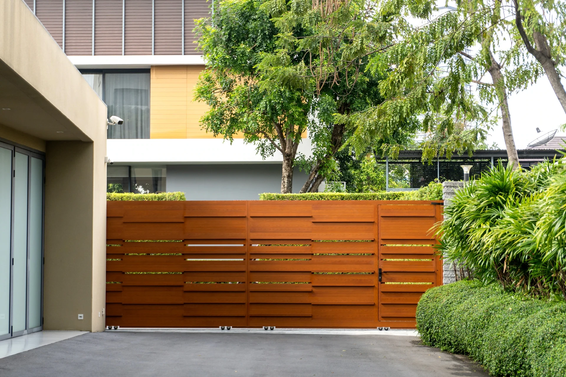 Aluminium gate example Lighting — 4