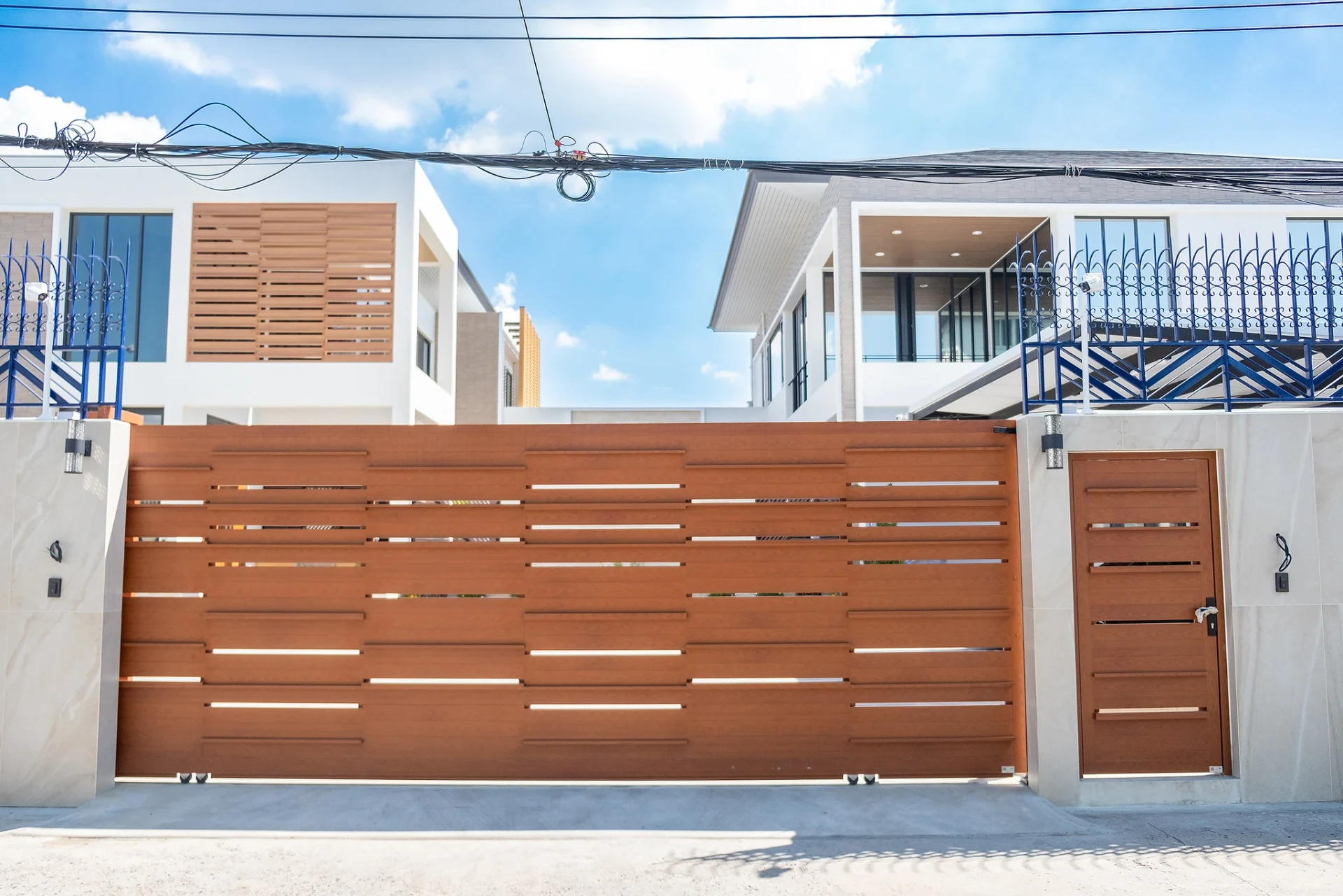 Aluminium gate example Lighting — 8