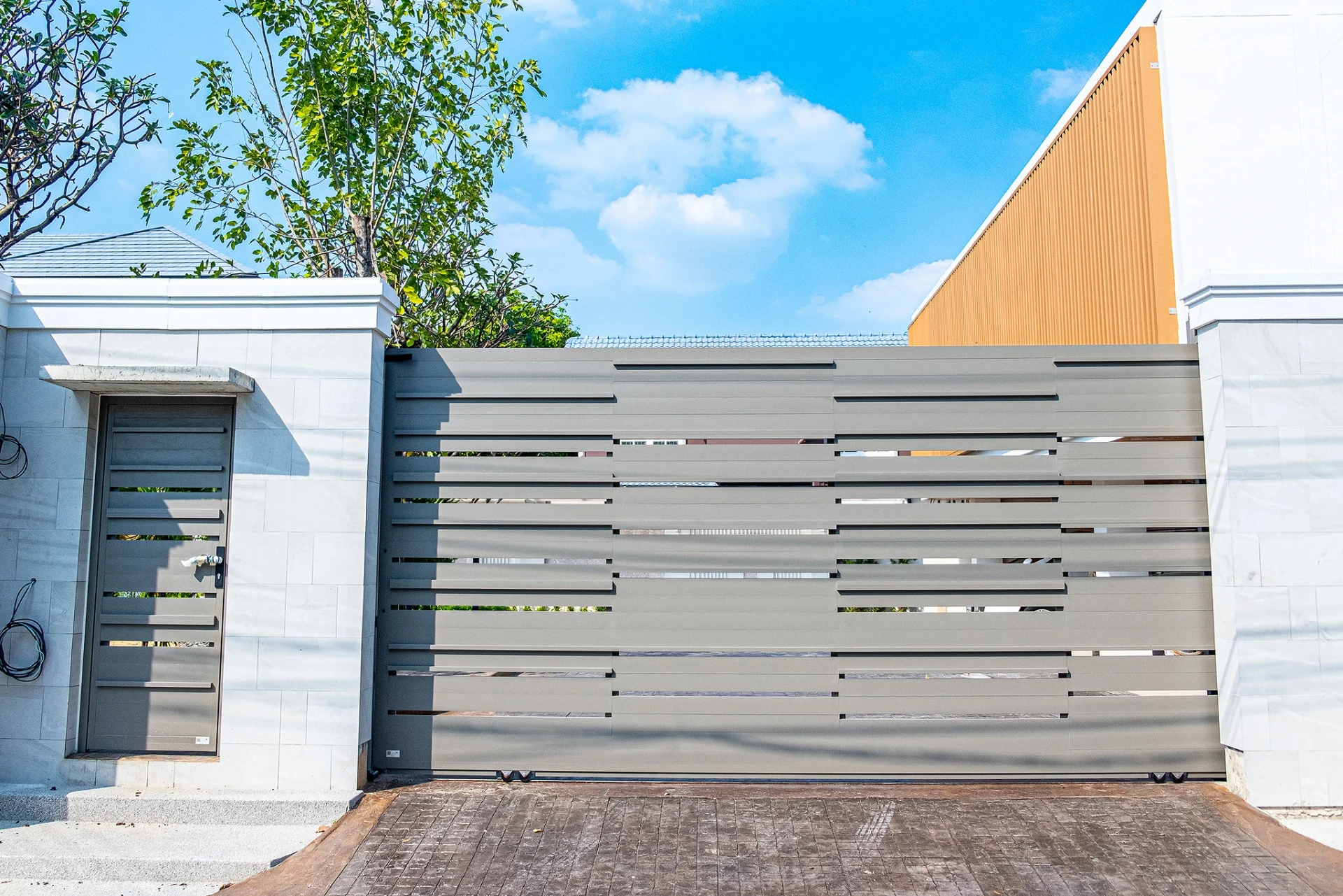 Aluminium gate example Lighting — 9