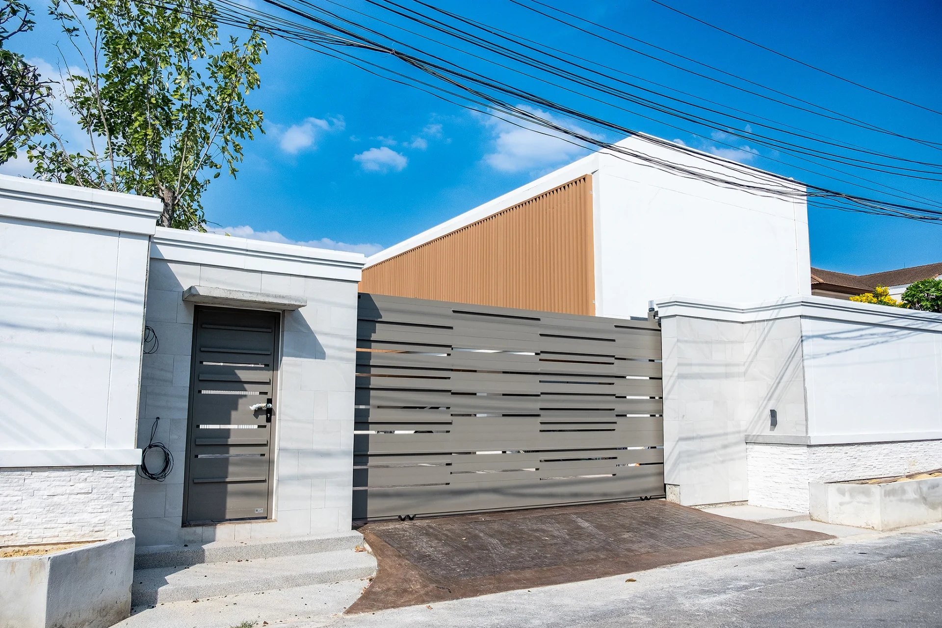 Aluminium gate example Lighting — 10