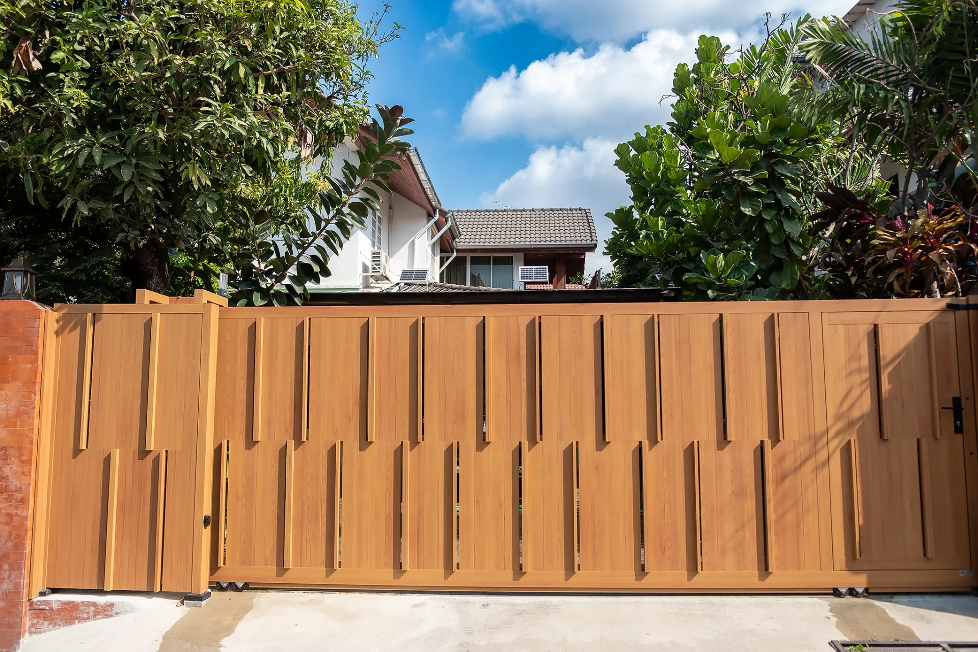Aluminium gate example Lighting — 13