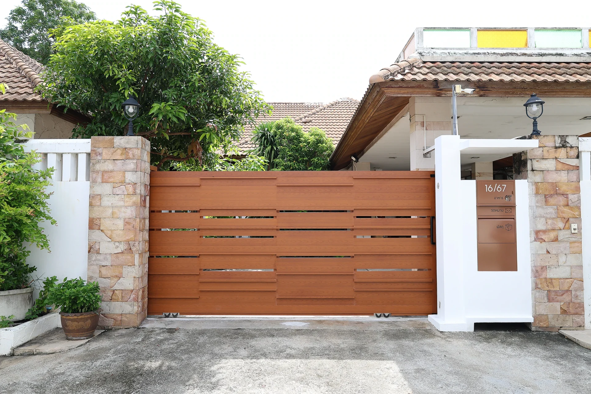 Aluminium gate example Lighting — 15
