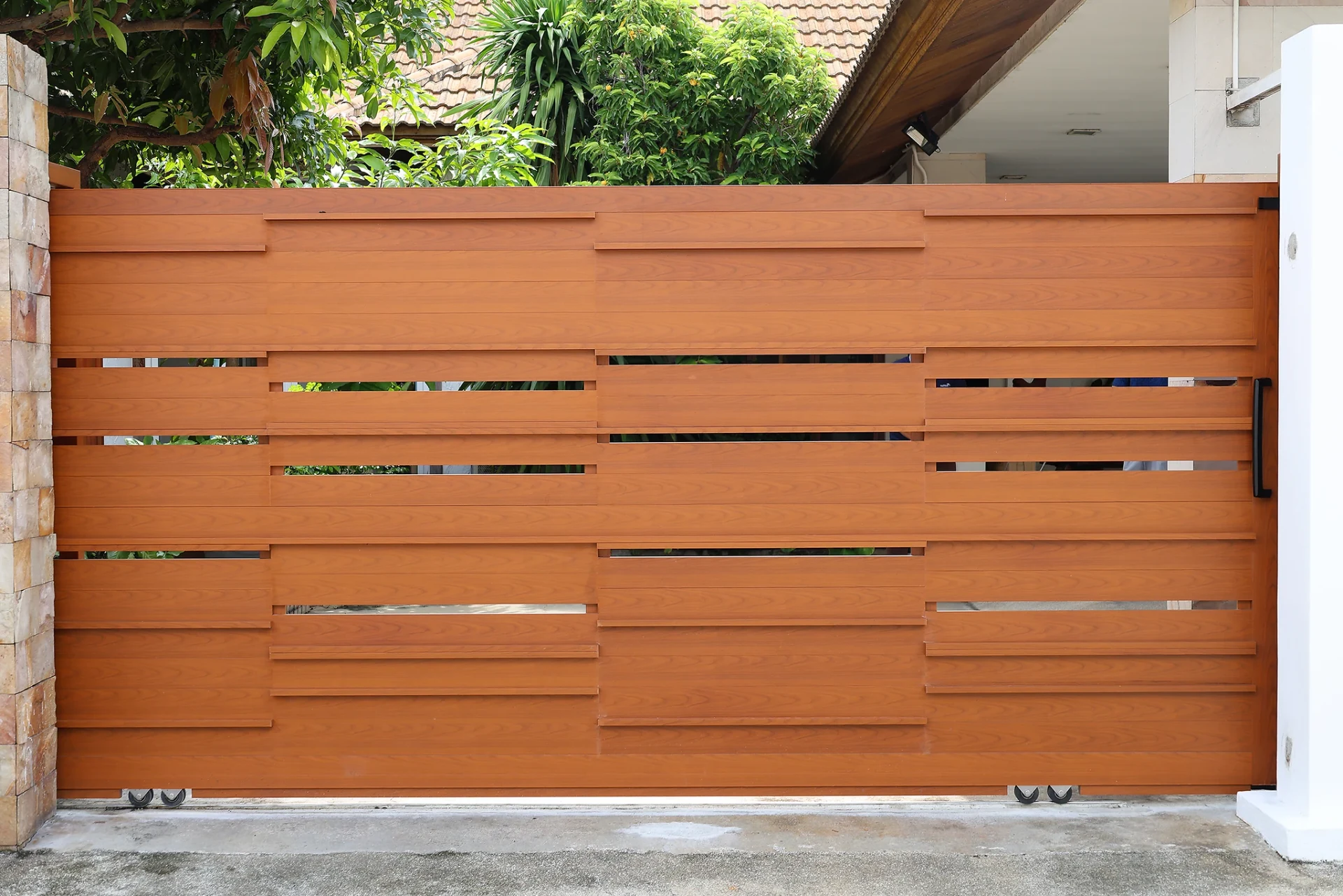 Aluminium gate example Lighting — 16