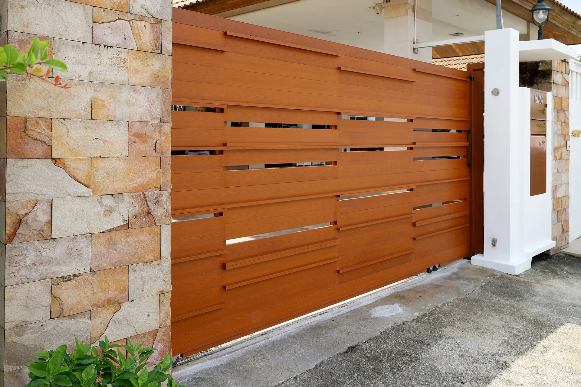 Aluminium gate example Lighting — 17