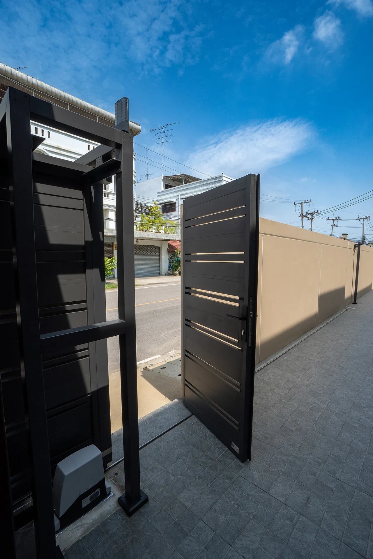 Aluminium gate example Open Gate — 9