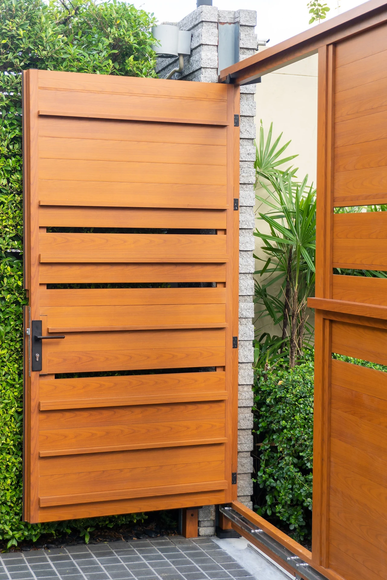 Aluminium gate example Open Gate — 11