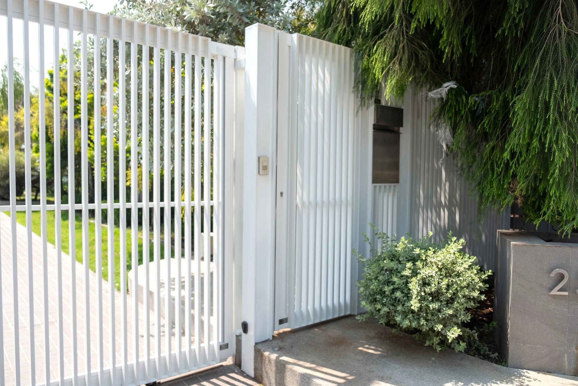 Aluminium gate example Open Gate — 14