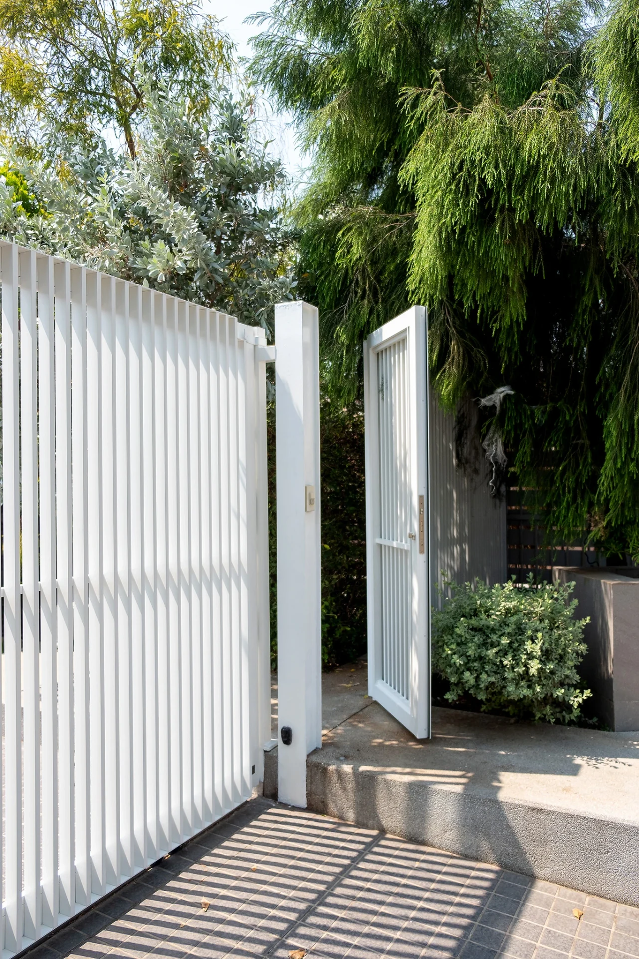 Aluminium gate example Open Gate — 15
