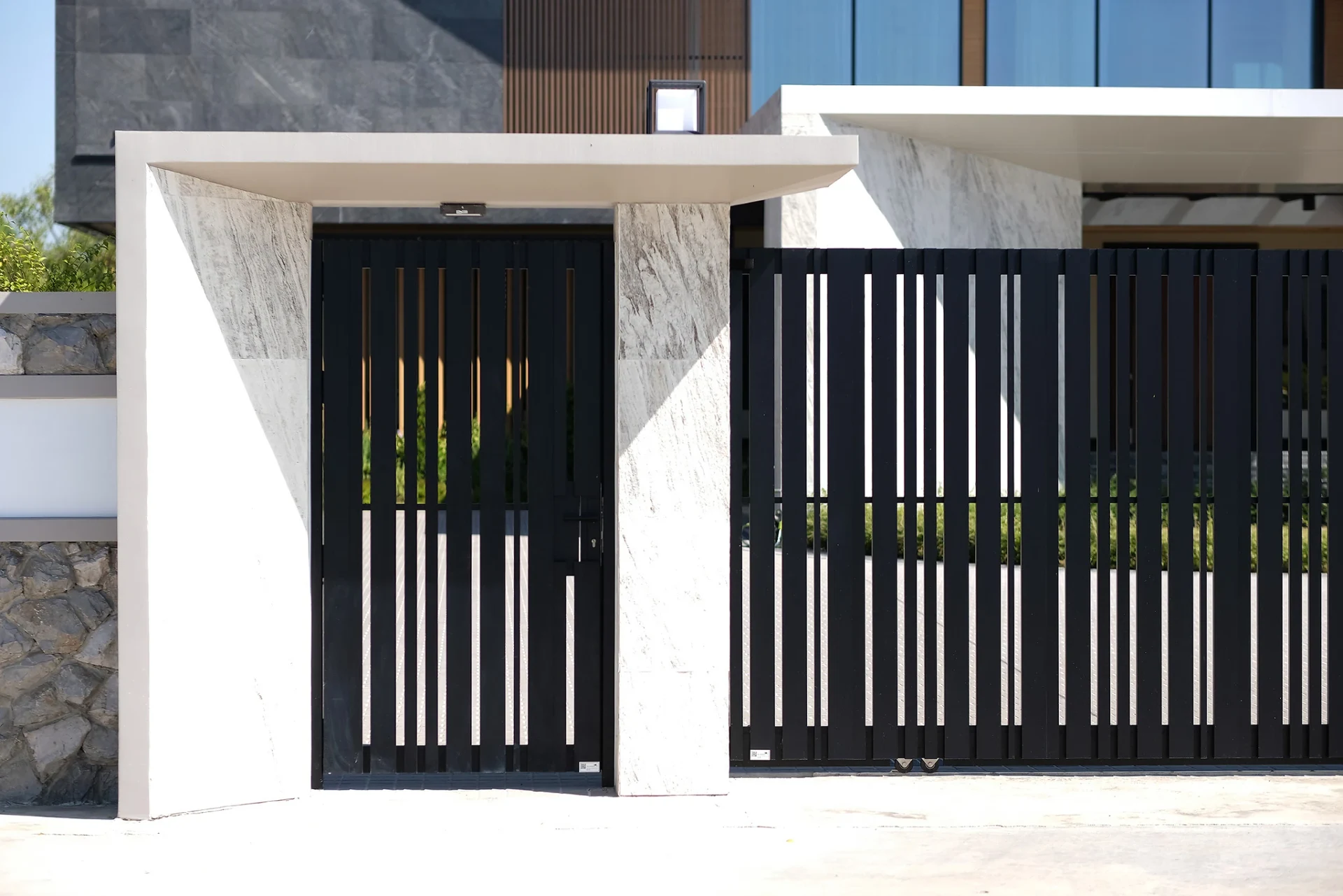 Aluminium gate example Open Gate — 3