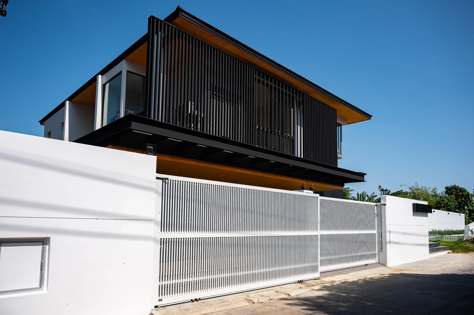 Aluminium gate example Standard — 12