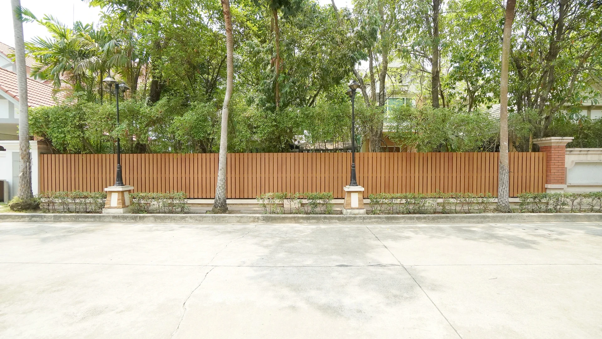 Aluminium gate example Switch — 2
