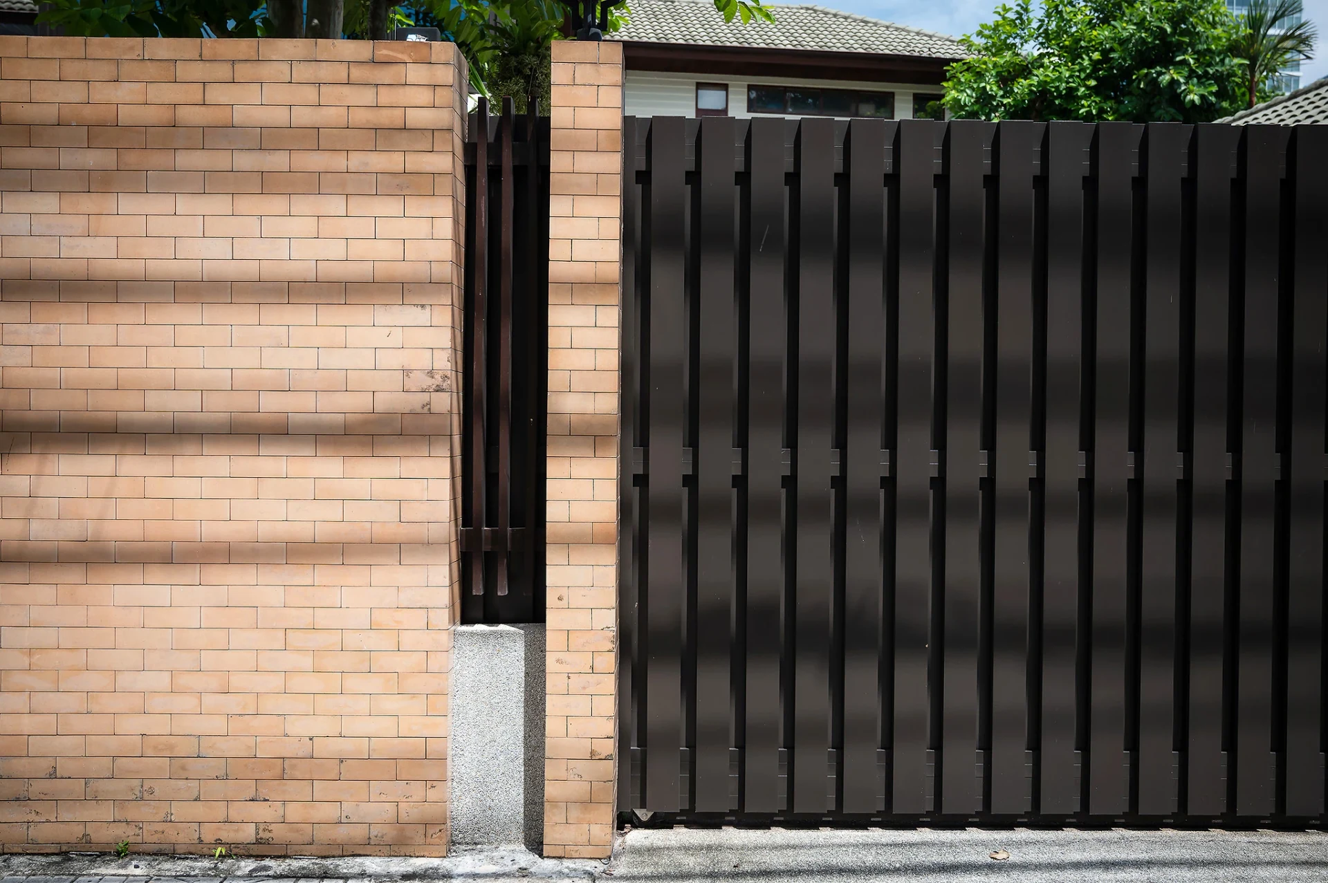 Aluminium gate example Switch — 4