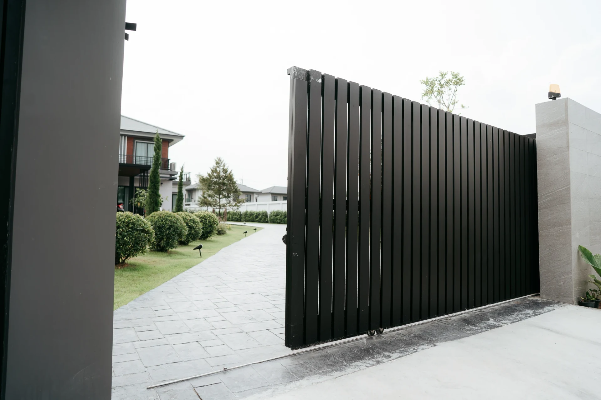 Aluminium gate example Switch — 7