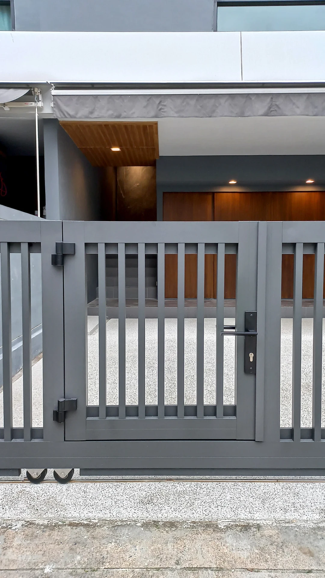 Aluminium gate example Thin — 2