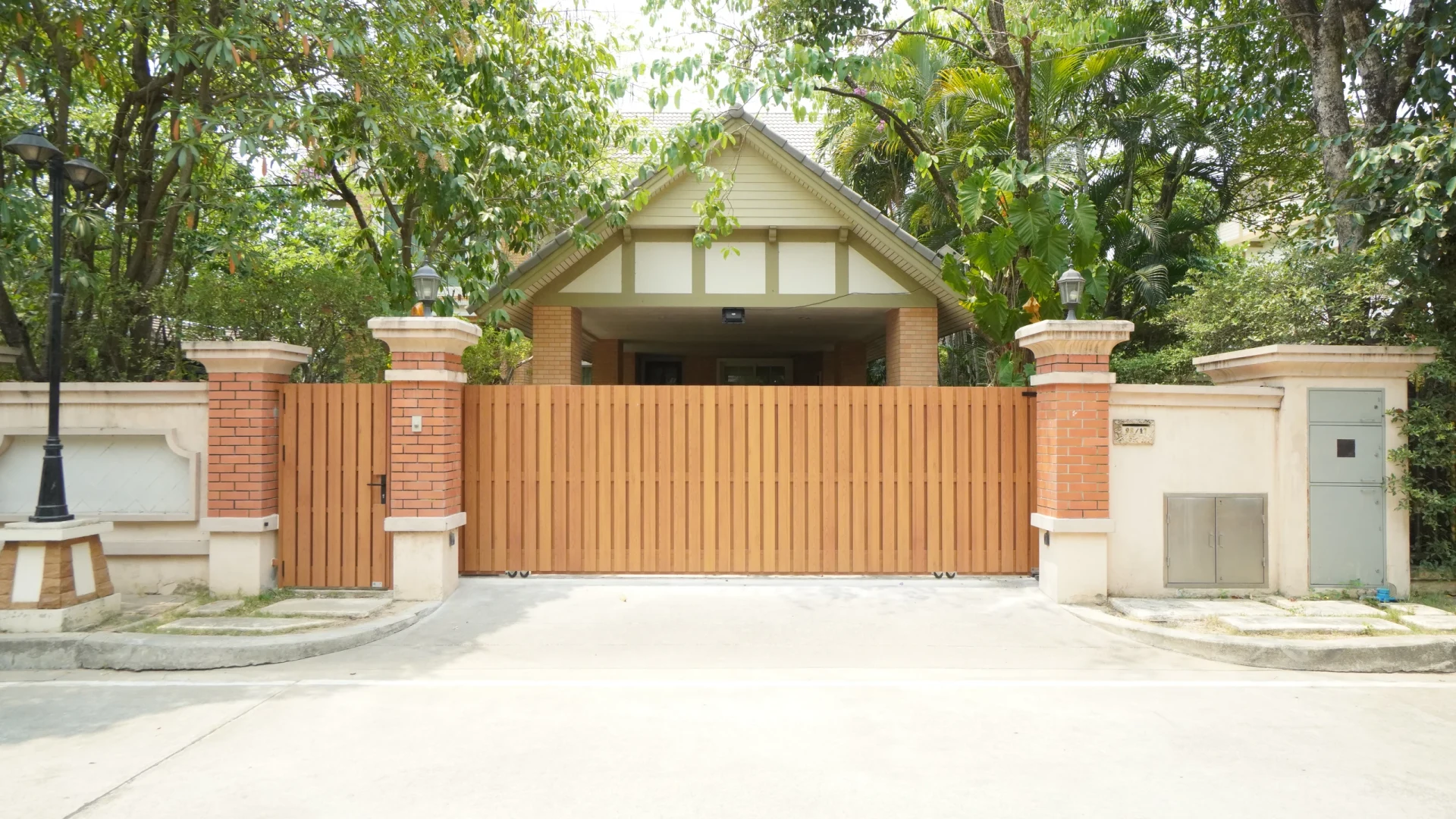 Aluminium gate example Switch — 10
