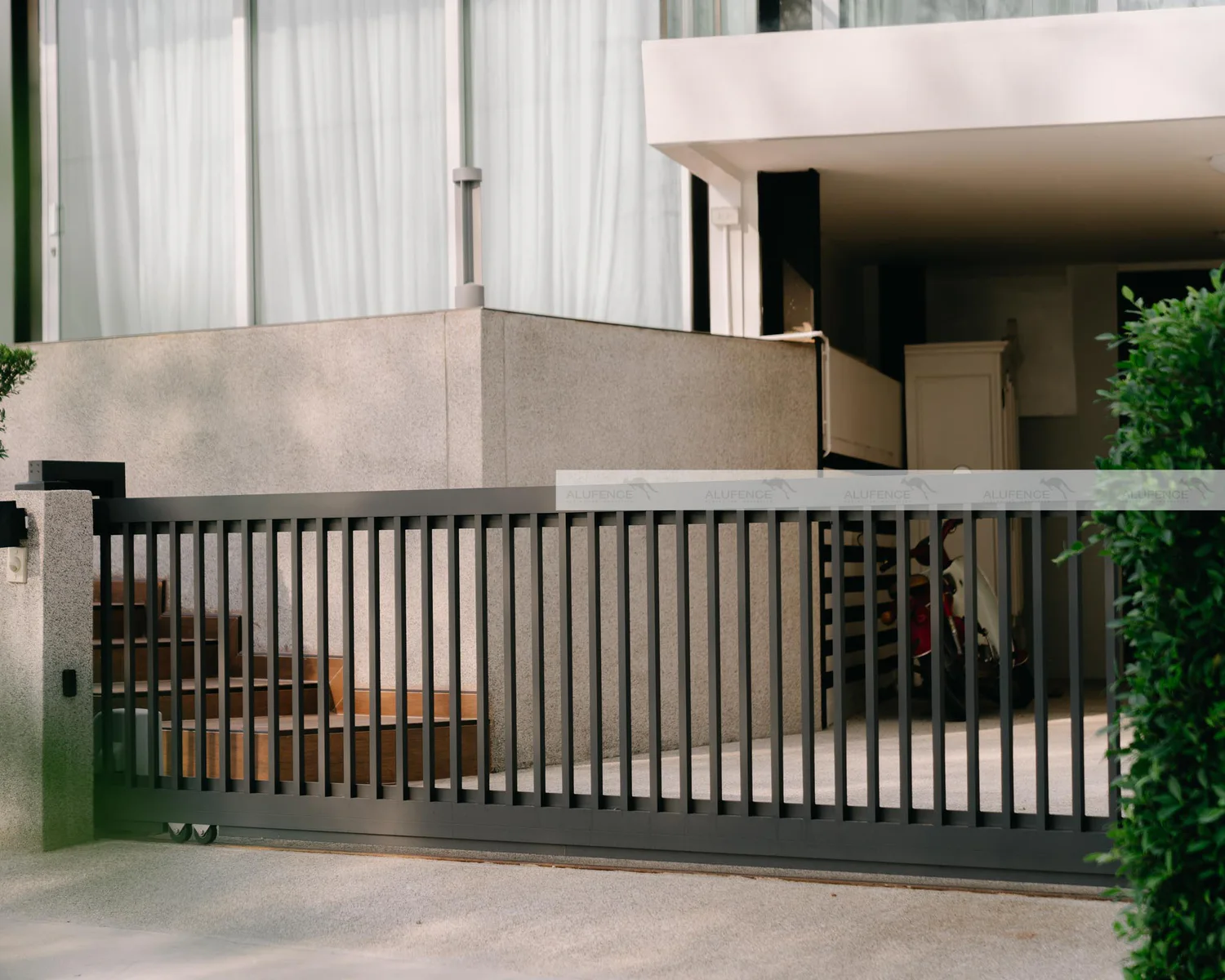 Aluminium gate example Thin — 12